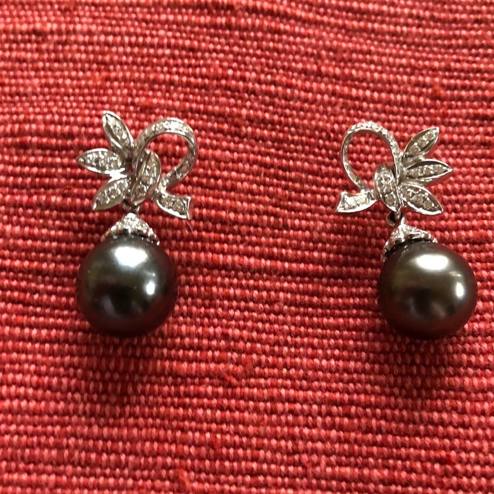 Beautiful Black Tahitian Pearl Earrings